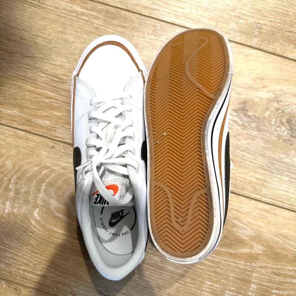 Nike court legacy